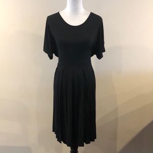 Black Short Sleeve Pleated Swing Dress with Pockets